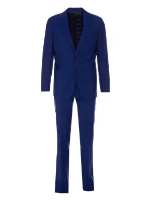 Костюм на пуговицах