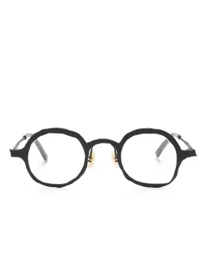 Очки в круглой оправе