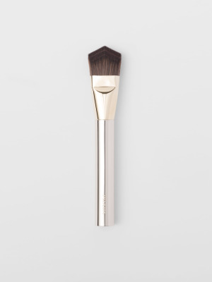 Кисть 03 для оптимального нанесения тональной основы