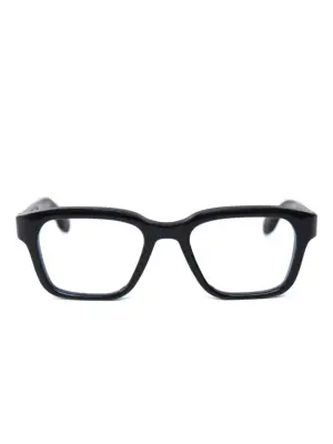 Очки в квадратной оправе