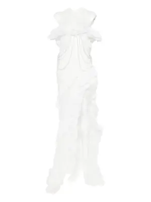 Платье с открытыми плечами и жемчужной цепочкой