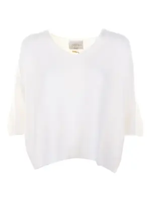 Футболка с V-образным вырезом