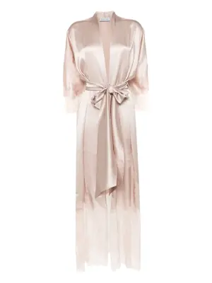 Длинный шелковый халат с кружевом