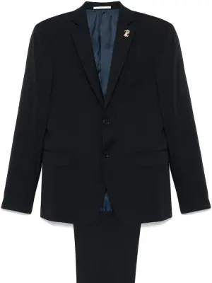 Костюм с брошью