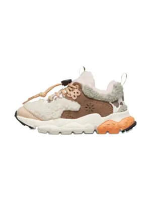 Свитер с цветочной аппликацией