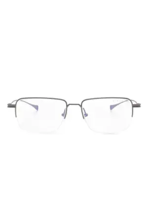 Очки в прямоугольной оправе