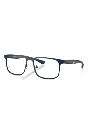 Очки в прямоугольной оправе