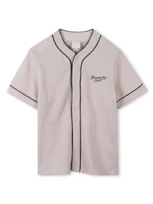 Футболка с вышитым логотипом