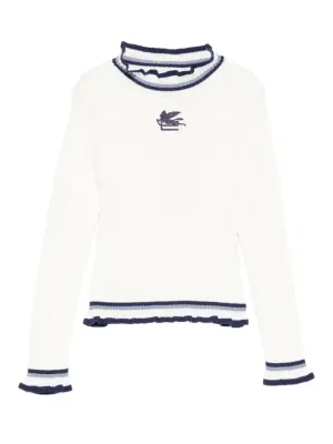 свитер с вышивкой и оборками