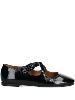 Лакированные балетки с пряжками