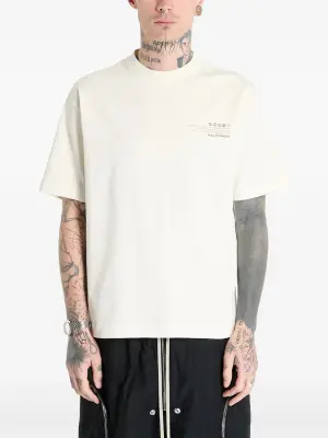 Футболка с вышитым логотипом