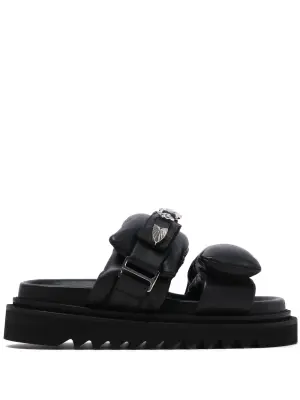 Сандалии с пряжками