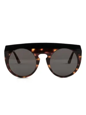 Солнцезащитные очки черепаховой расцветки