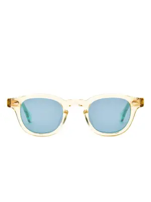 Солнцезащитные очки в круглой оправе