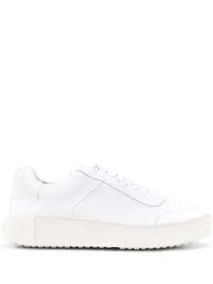 Кроссовки на шнуровке