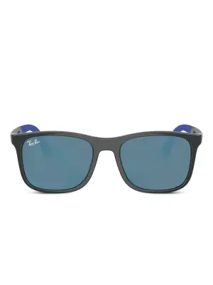 солнцезащитные очки в квадратной оправе