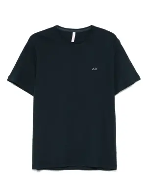 Футболка с вышитым логотипом