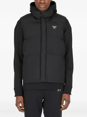 Дутый жилет с капюшоном