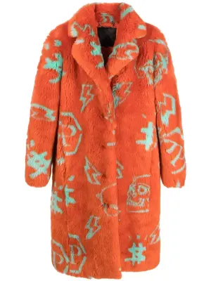 Шуба из искусственного меха с монограммой