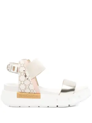 сандалии на платформе