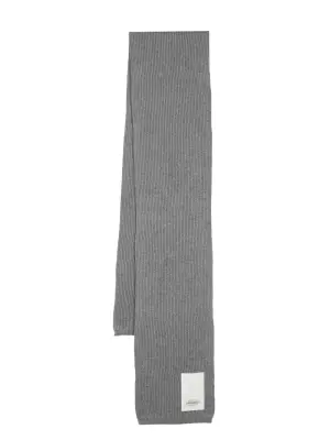 Шарф с нашивкой-логотипом