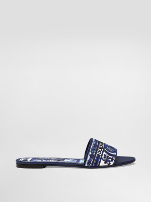 Сланцы с вышивкой