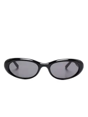 Солнцезащитные очки в овальной оправе