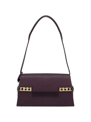 Сумка на плечо с отделкой фурнитурой