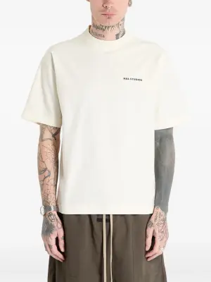 Футболка с вышитым логотипом