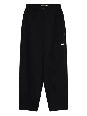 Брюки с вышитым логотипом