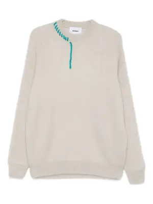 Свитер с вышивкой