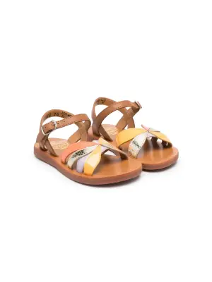 сандалии с ремешками