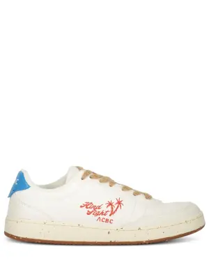 Кроссовки с вышитым логотипом