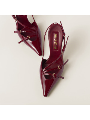 Лаковые босоножки с ремешками и пряжками