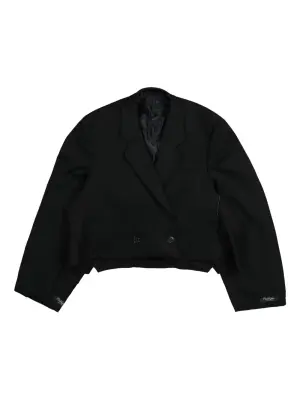 пиджак строгого кроя
