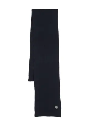 Шарф с нашивкой-логотипом