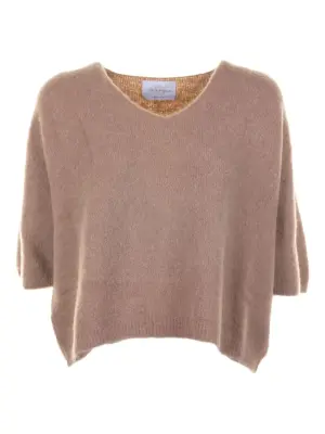 Футболка с V-образным вырезом