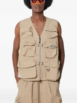 Жилет с сетчатыми вставками и карманами