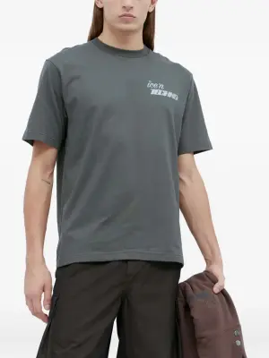 футболка с логотипом