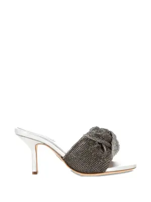 Туфли на каблуке, украшенные кристаллами