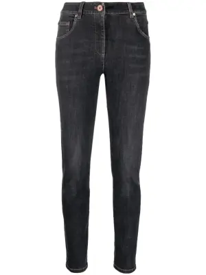 Джинсы с завышенной талией и нашивками