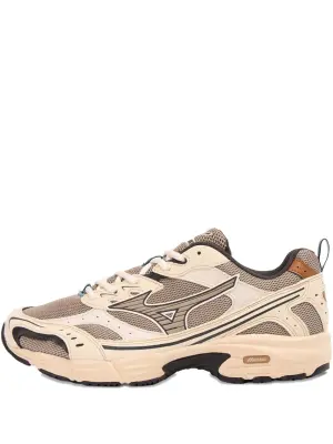 Кроссовки с сетчатыми вставками