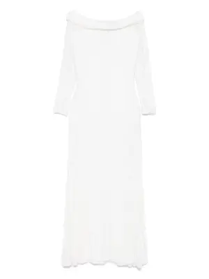 Платье с открытыми плечами