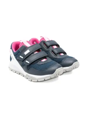 Кроссовки со вставками