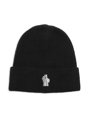 Шапка бини с нашивкой-логотипом