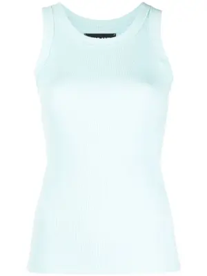 Приталенный топ без рукавов