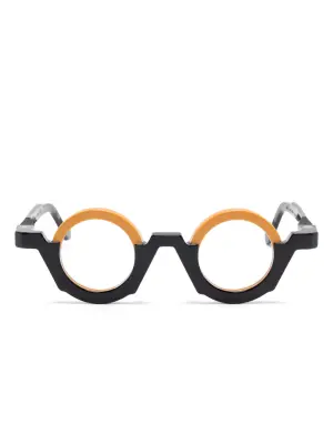 Очки в круглой оправе