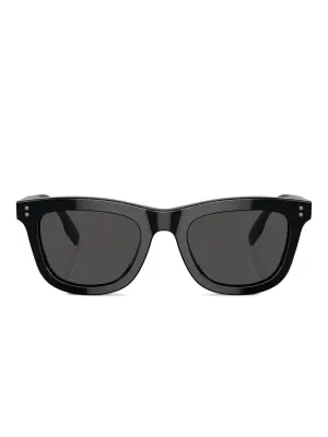 Солнцезащитные очки в квадратной оправе