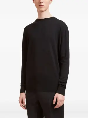 Вязаный свитер с круглым вырезом