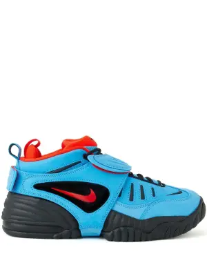Кроссовки Air Adjust Force из коллаборации с Nike